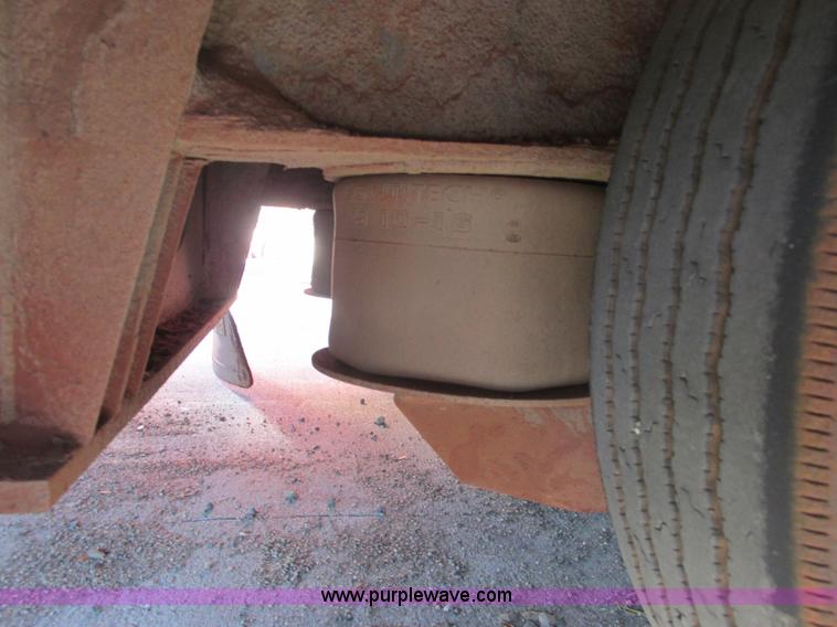 image for item A8646 2008 Ledwell LW53HT3-10-PB Hydratail triple axle trailer