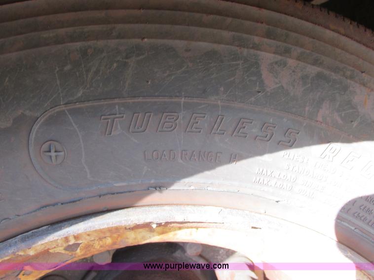 image for item A8646 2008 Ledwell LW53HT3-10-PB Hydratail triple axle trailer