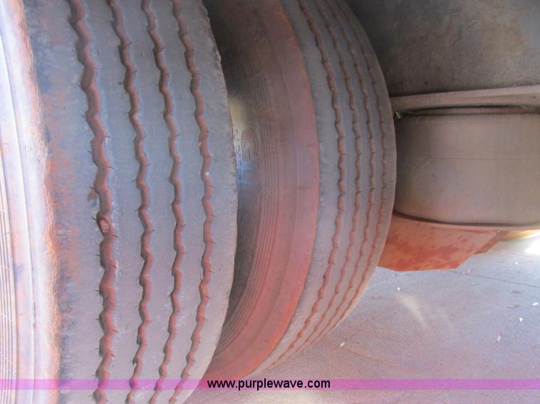 image for item A8646 2008 Ledwell LW53HT3-10-PB Hydratail triple axle trailer