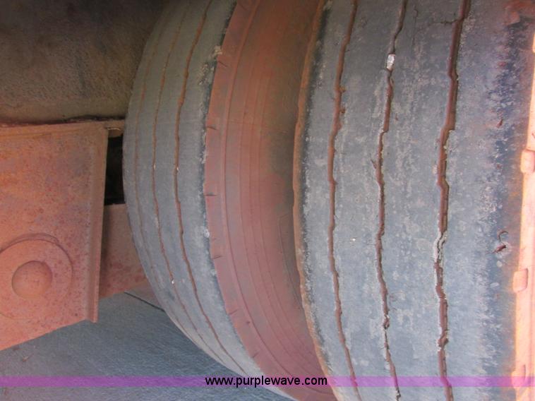 image for item A8646 2008 Ledwell LW53HT3-10-PB Hydratail triple axle trailer