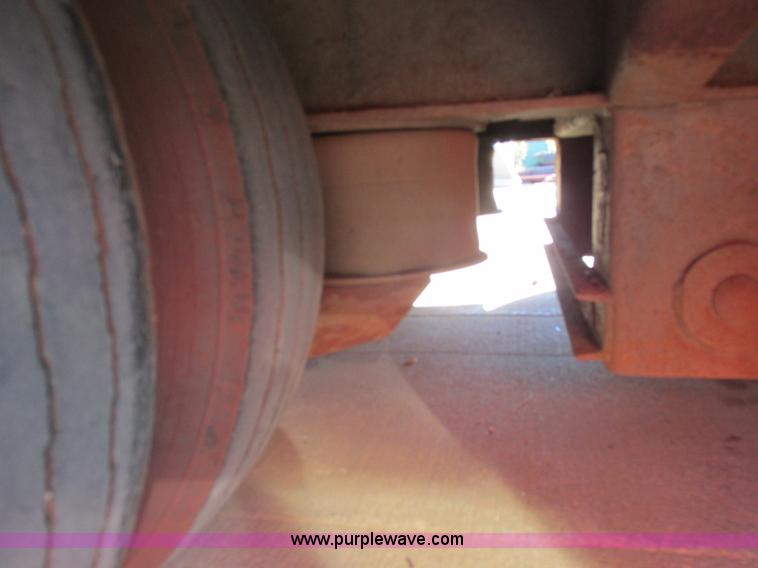 image for item A8646 2008 Ledwell LW53HT3-10-PB Hydratail triple axle trailer