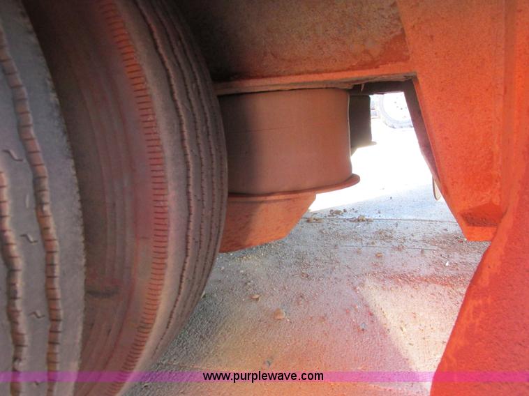 image for item A8646 2008 Ledwell LW53HT3-10-PB Hydratail triple axle trailer