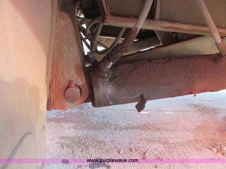 image for item A8646 2008 Ledwell LW53HT3-10-PB Hydratail triple axle trailer