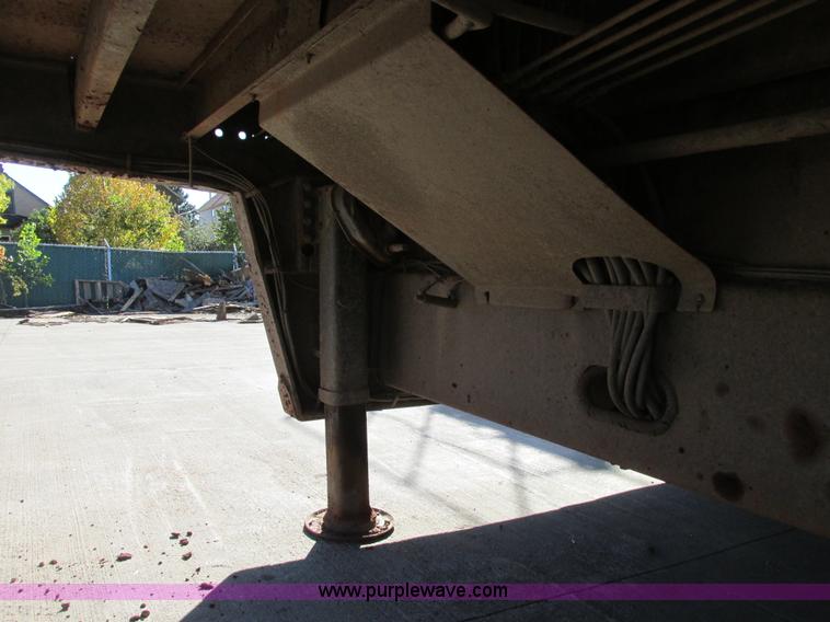 image for item A8646 2008 Ledwell LW53HT3-10-PB Hydratail triple axle trailer