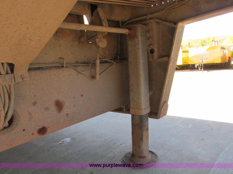 image for item A8646 2008 Ledwell LW53HT3-10-PB Hydratail triple axle trailer