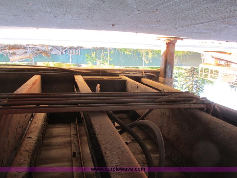 image for item A8646 2008 Ledwell LW53HT3-10-PB Hydratail triple axle trailer