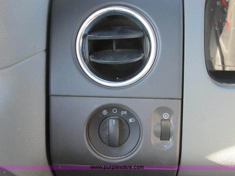 image for item A8647 2007 Ford F150 pickup truck