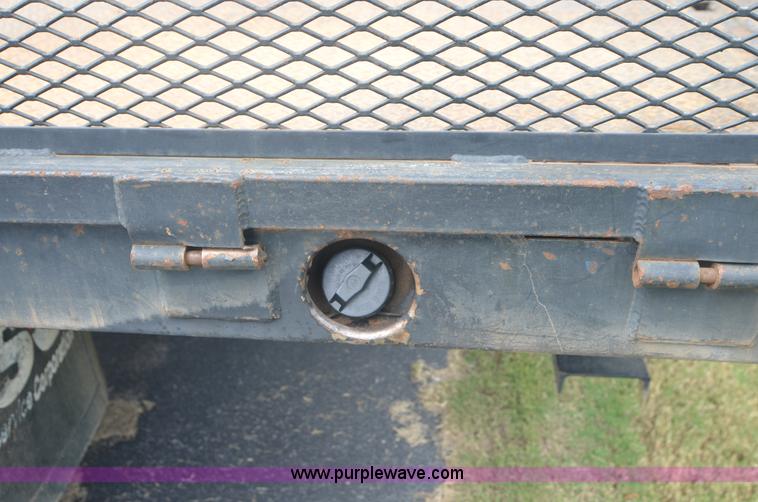 image for item C1456 2004 Ford F450 Super Duty utility truck