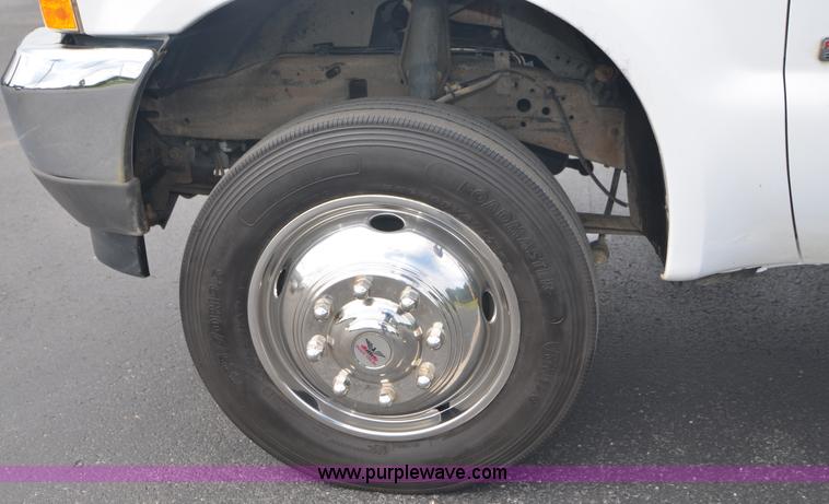 image for item C1456 2004 Ford F450 Super Duty utility truck