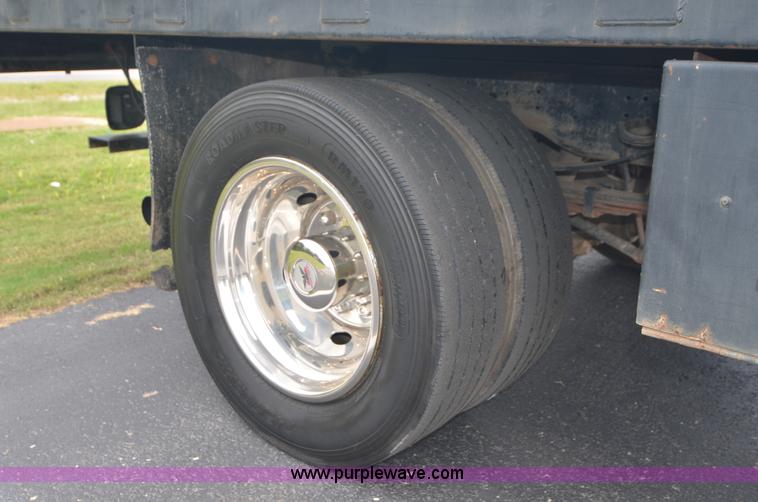 image for item C1456 2004 Ford F450 Super Duty utility truck