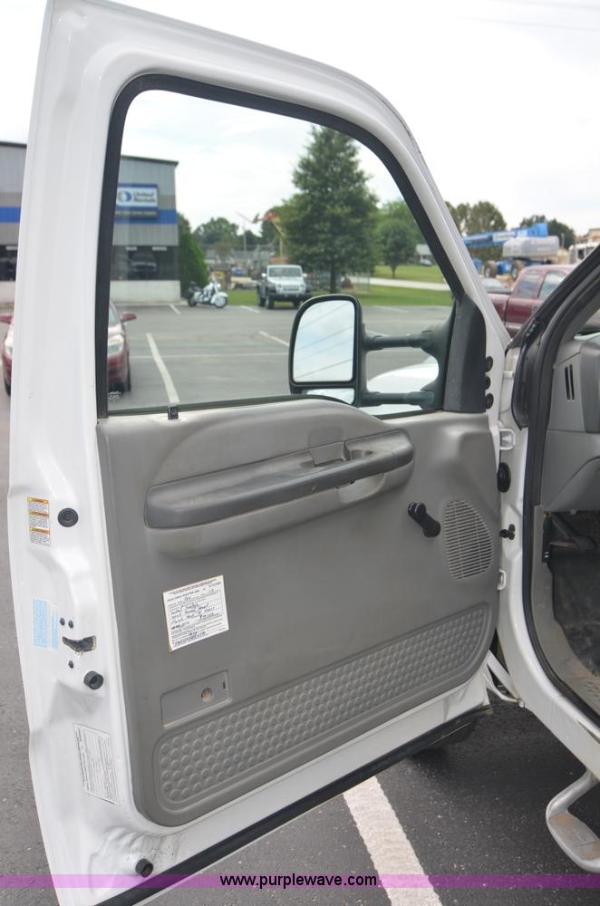 image for item C1456 2004 Ford F450 Super Duty utility truck