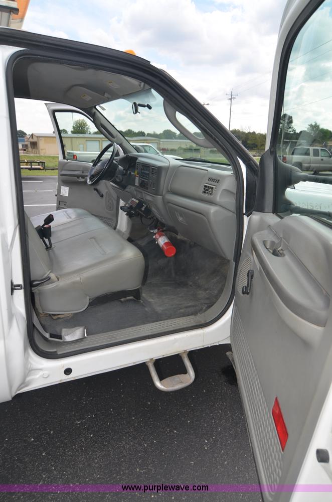 image for item C1456 2004 Ford F450 Super Duty utility truck