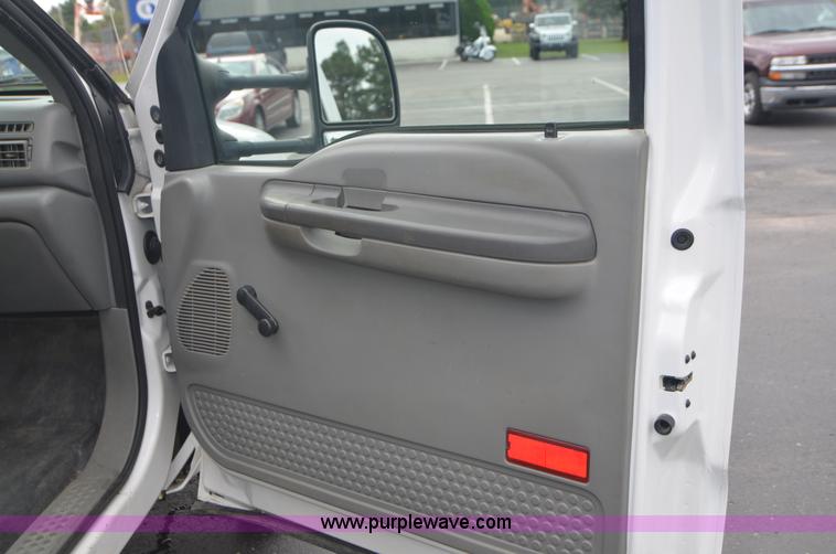 image for item C1456 2004 Ford F450 Super Duty utility truck