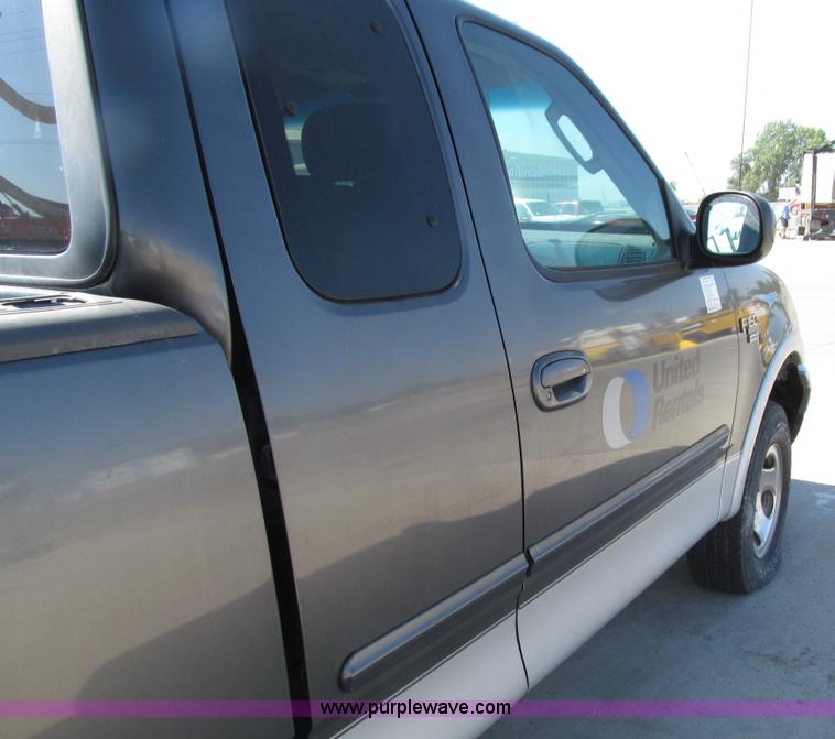 image for item E4561 2003 Ford F150 XLT SuperCab pickup truck