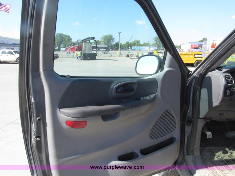 image for item E4561 2003 Ford F150 XLT SuperCab pickup truck