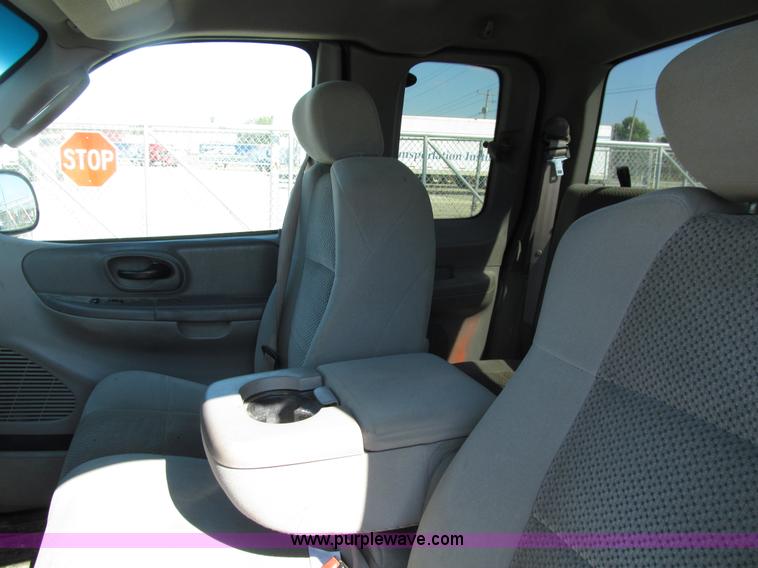 image for item E4561 2003 Ford F150 XLT SuperCab pickup truck