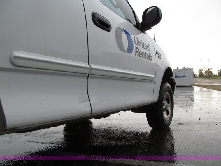 image for item E4595 2004 Ford F150 Heritage XLT SuperCab pickup truck