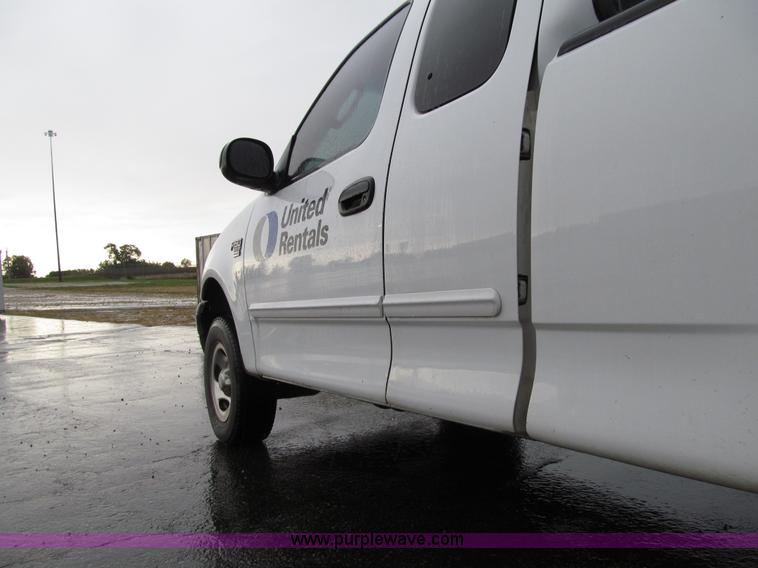 image for item E4595 2004 Ford F150 Heritage XLT SuperCab pickup truck