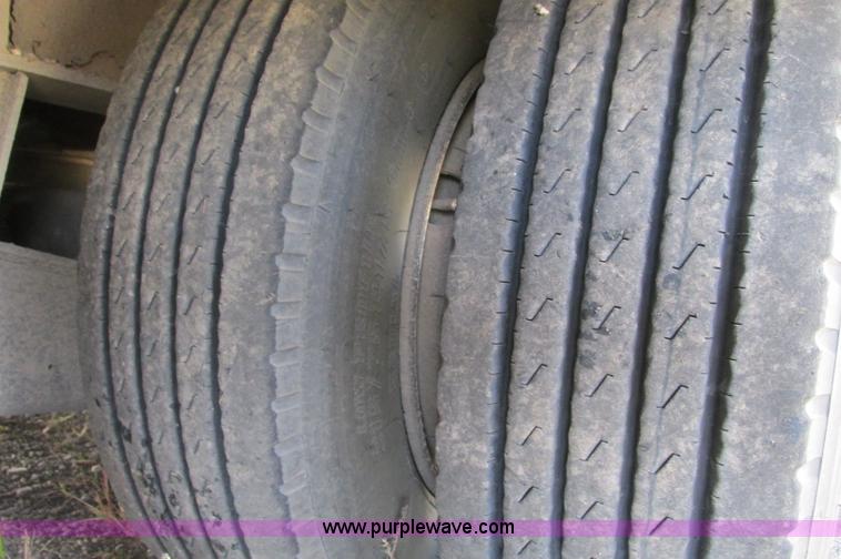 image for item E5215 2007 Ledwell LW53HT3-10-PB Hydratail lowboy triple axle trailer