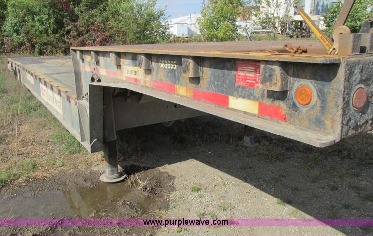 image for item E5215 2007 Ledwell LW53HT3-10-PB Hydratail lowboy triple axle trailer