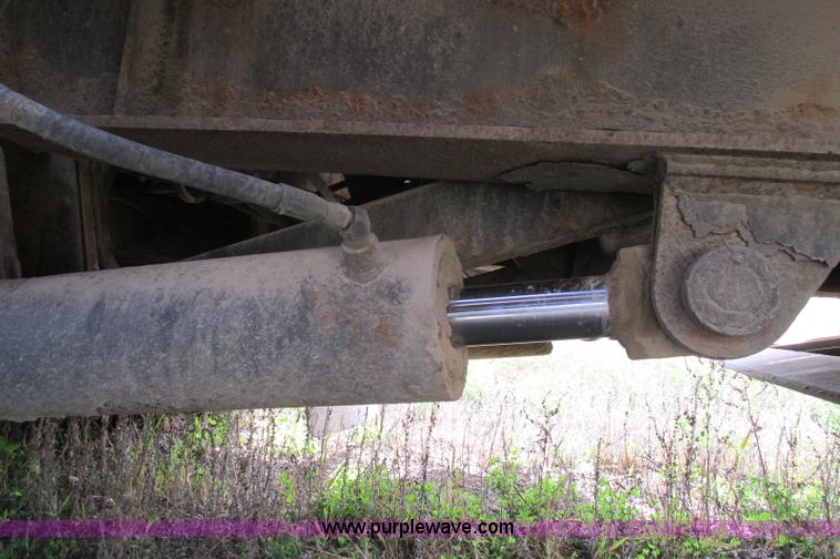 image for item E5215 2007 Ledwell LW53HT3-10-PB Hydratail lowboy triple axle trailer