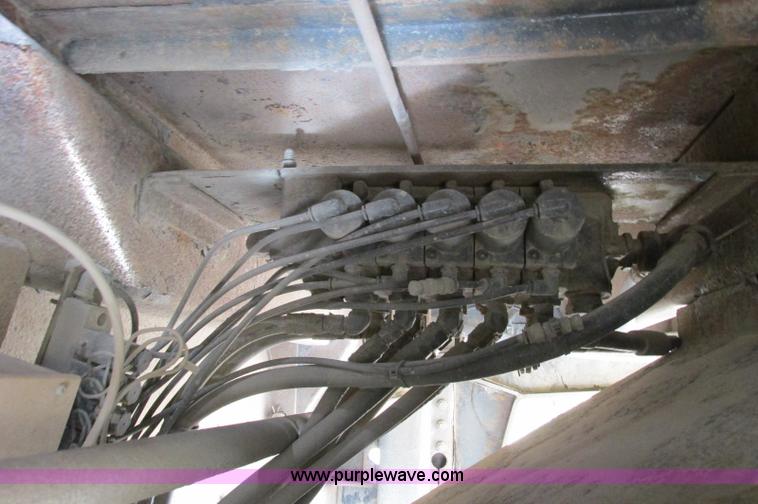 image for item E5215 2007 Ledwell LW53HT3-10-PB Hydratail lowboy triple axle trailer