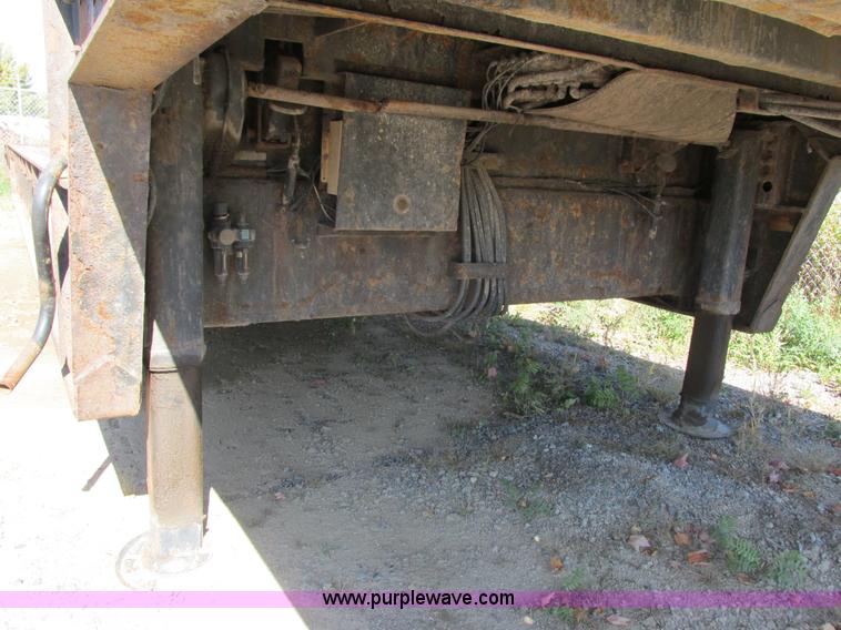 image for item G8947 2006 Ledwell LW48HT2-10-PB Hydratail trailer