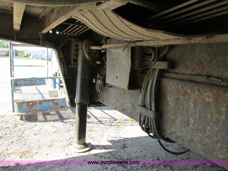 image for item G8947 2006 Ledwell LW48HT2-10-PB Hydratail trailer