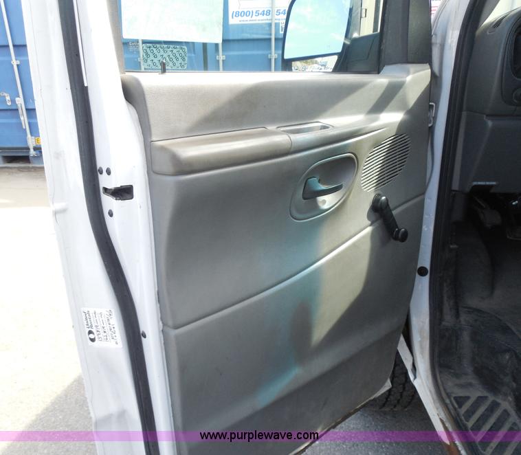 image for item I1316 2006 Ford E350 Super Duty van