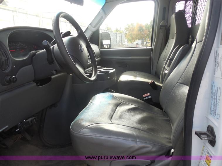 image for item I1316 2006 Ford E350 Super Duty van
