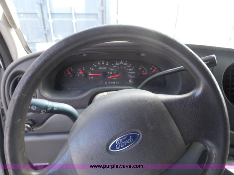 image for item I1316 2006 Ford E350 Super Duty van