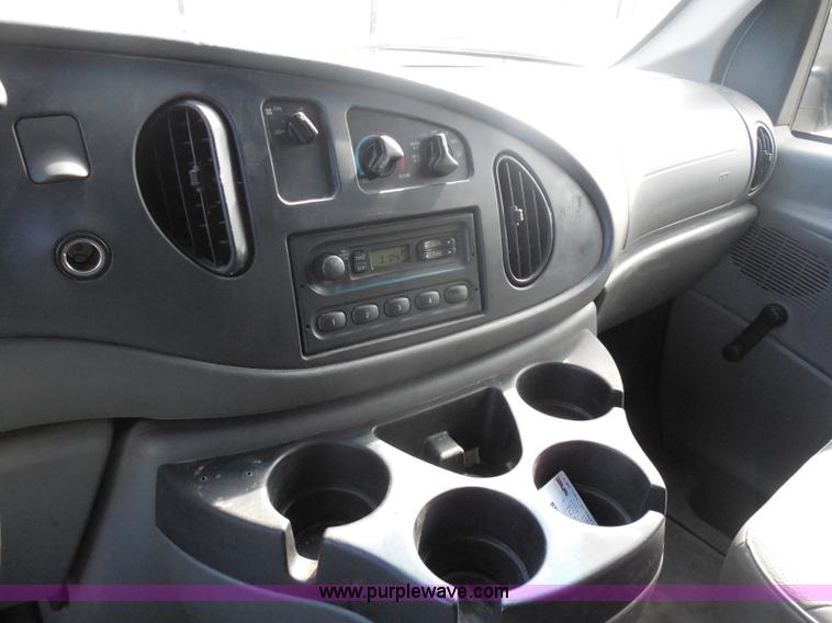 image for item I1316 2006 Ford E350 Super Duty van