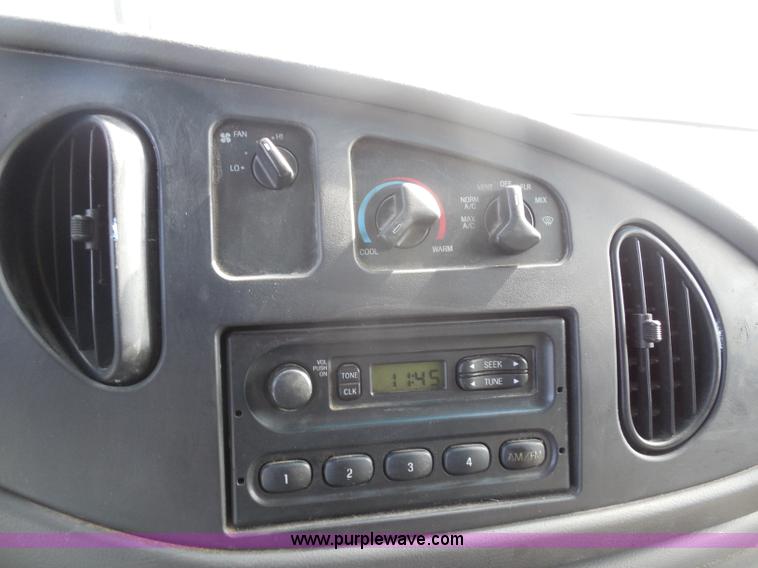 image for item I1316 2006 Ford E350 Super Duty van