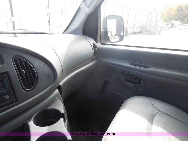 image for item I1316 2006 Ford E350 Super Duty van