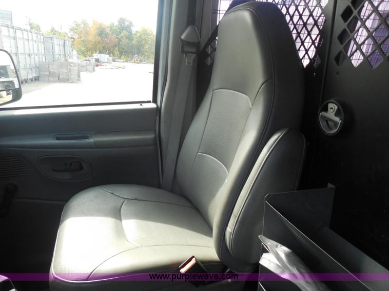 image for item I1316 2006 Ford E350 Super Duty van
