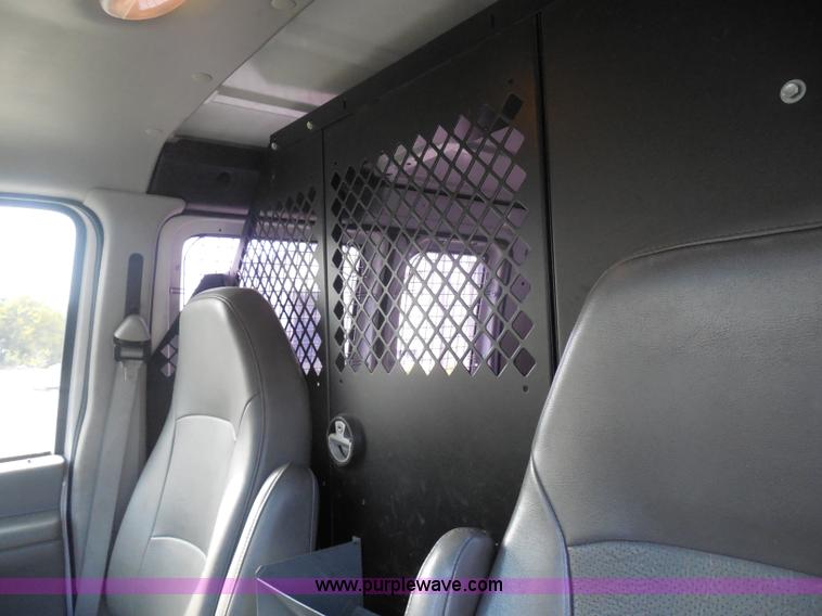 image for item I1316 2006 Ford E350 Super Duty van