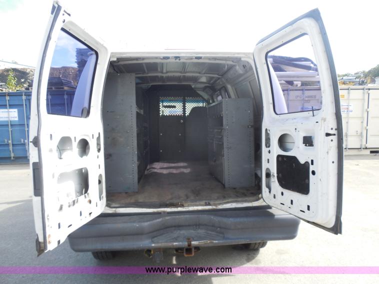 image for item I1316 2006 Ford E350 Super Duty van