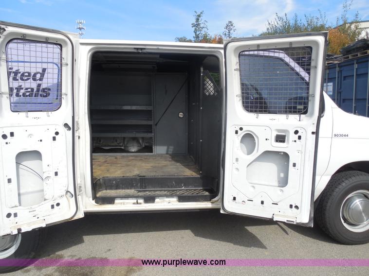 image for item I1316 2006 Ford E350 Super Duty van