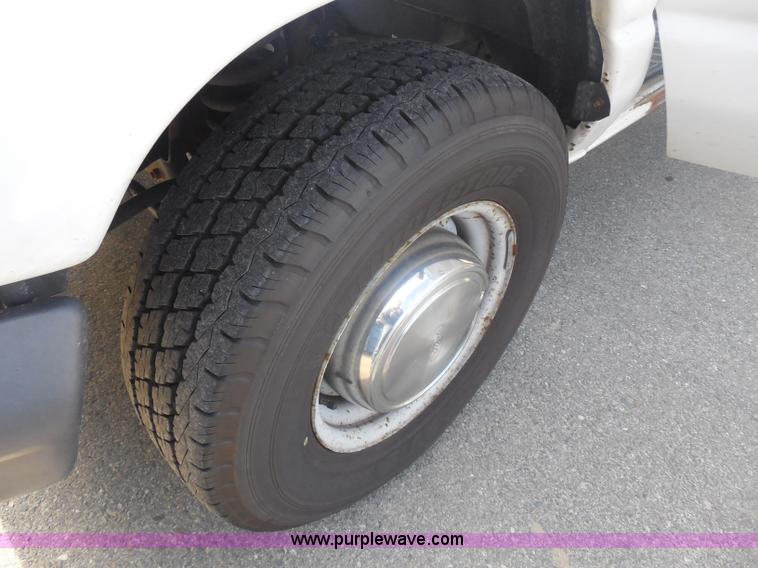 image for item I1316 2006 Ford E350 Super Duty van