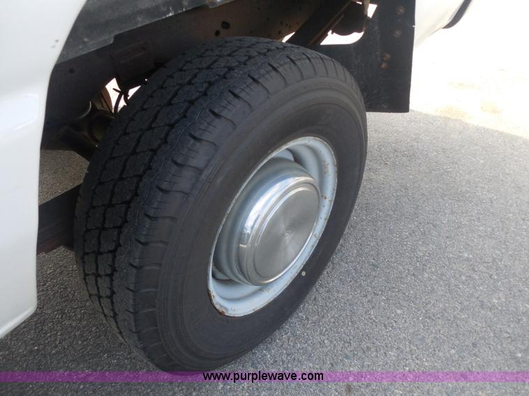 image for item I1316 2006 Ford E350 Super Duty van
