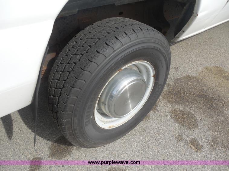 image for item I1316 2006 Ford E350 Super Duty van