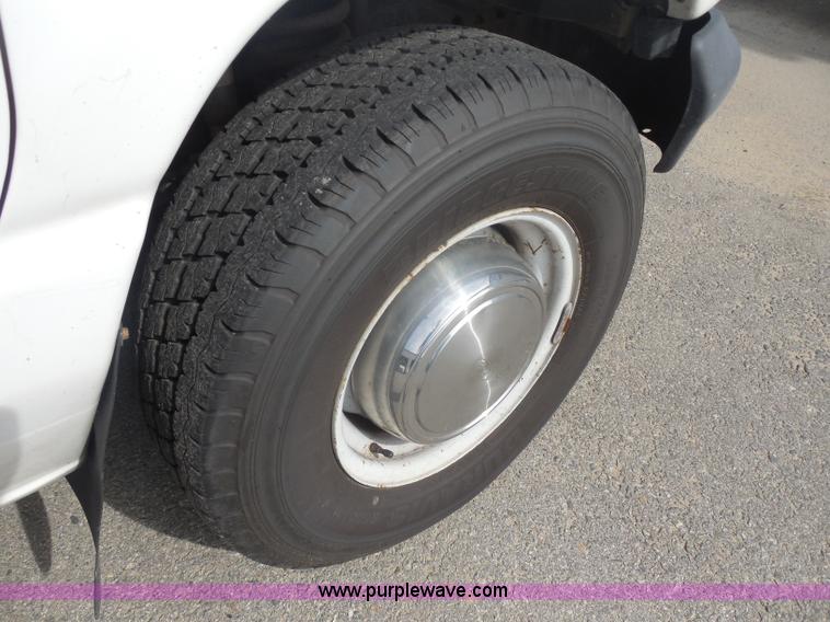 image for item I1316 2006 Ford E350 Super Duty van