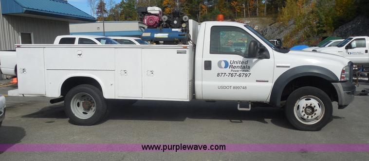 image for item I1317 2006 Ford F550 service truck