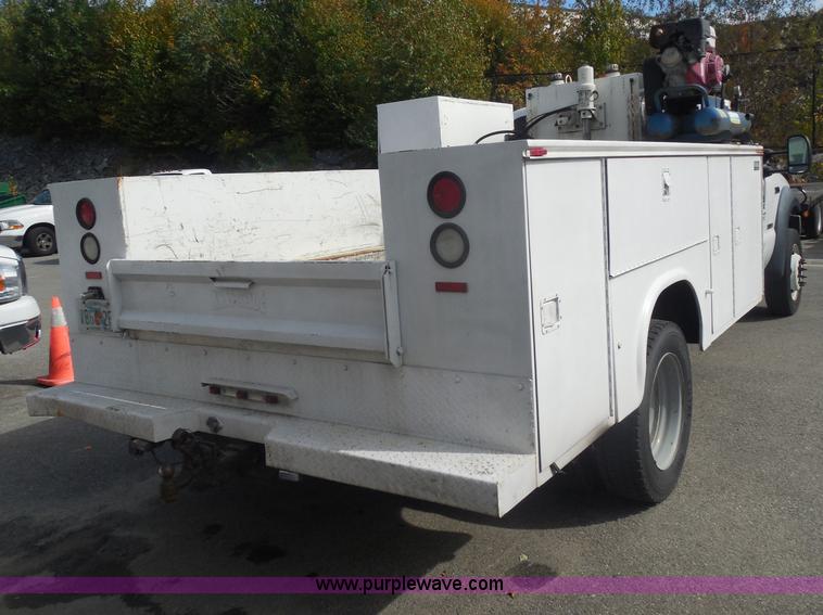 image for item I1317 2006 Ford F550 service truck