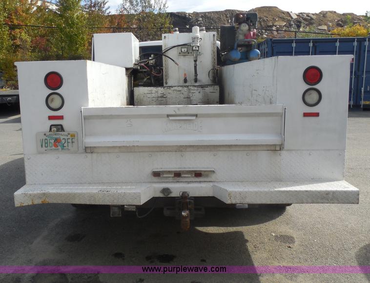 image for item I1317 2006 Ford F550 service truck