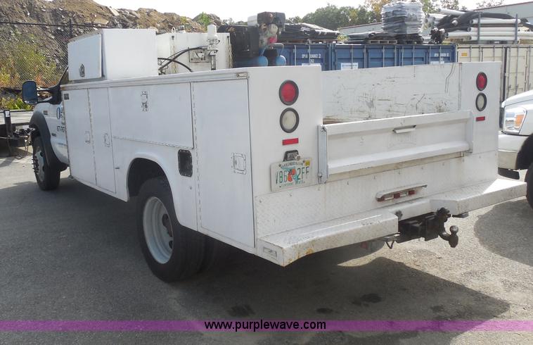 image for item I1317 2006 Ford F550 service truck