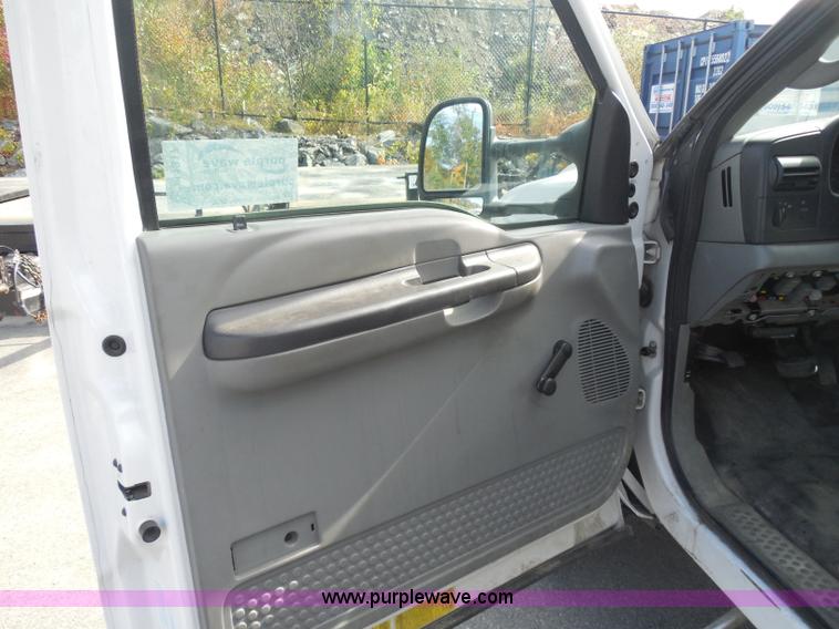 image for item I1317 2006 Ford F550 service truck