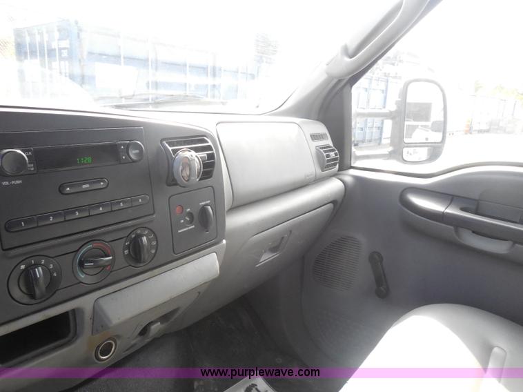 image for item I1317 2006 Ford F550 service truck