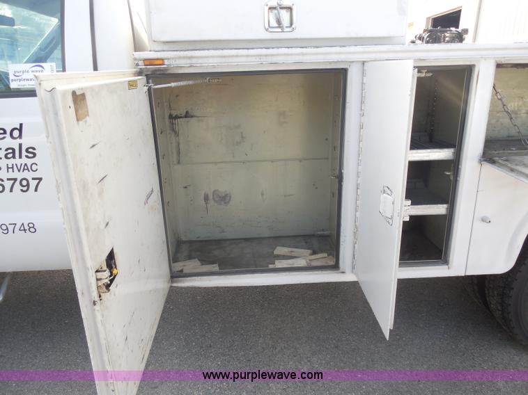 image for item I1317 2006 Ford F550 service truck