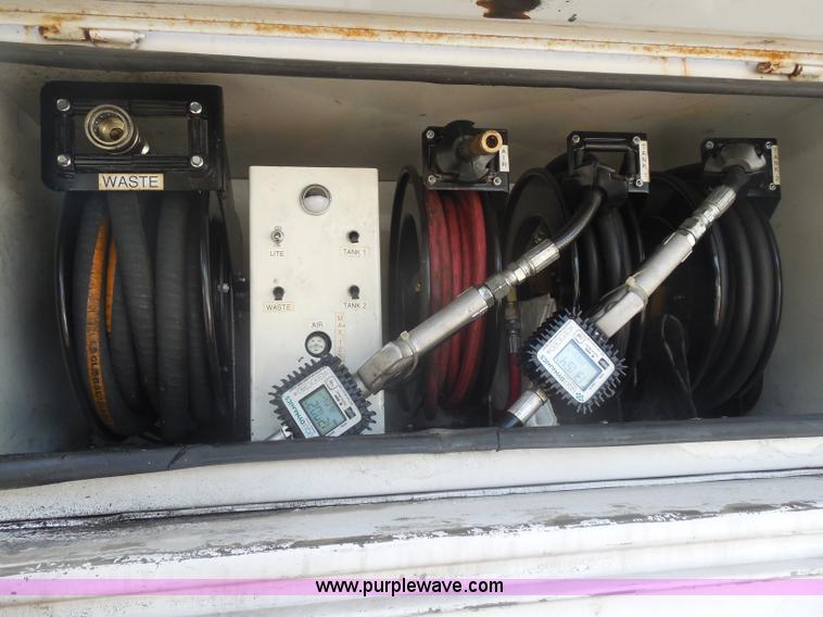 image for item I1317 2006 Ford F550 service truck